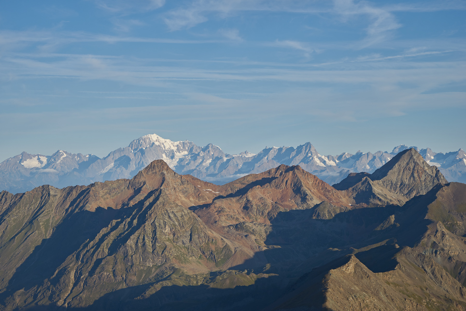 Blick zum Mont Blanc und Grandes Jorasses - im Vordergrund rechts der Monte Emilius.