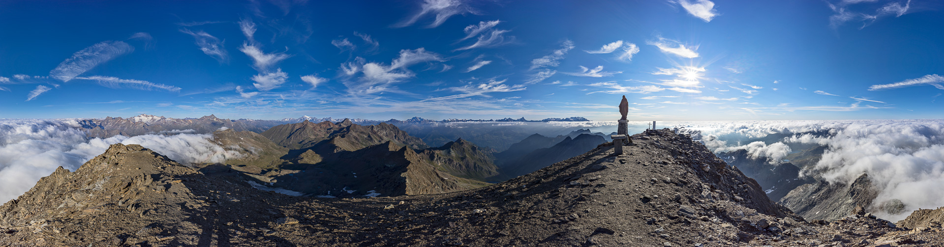 Unglaublich schönes Gipfelpanorama an einem entlegenen Eck der Paradiso-Gruppe.