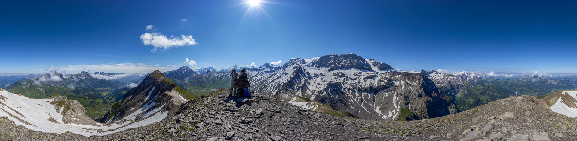 Die beeindruckende Schönheit der Berner Alpen in ein Panorama gafasst