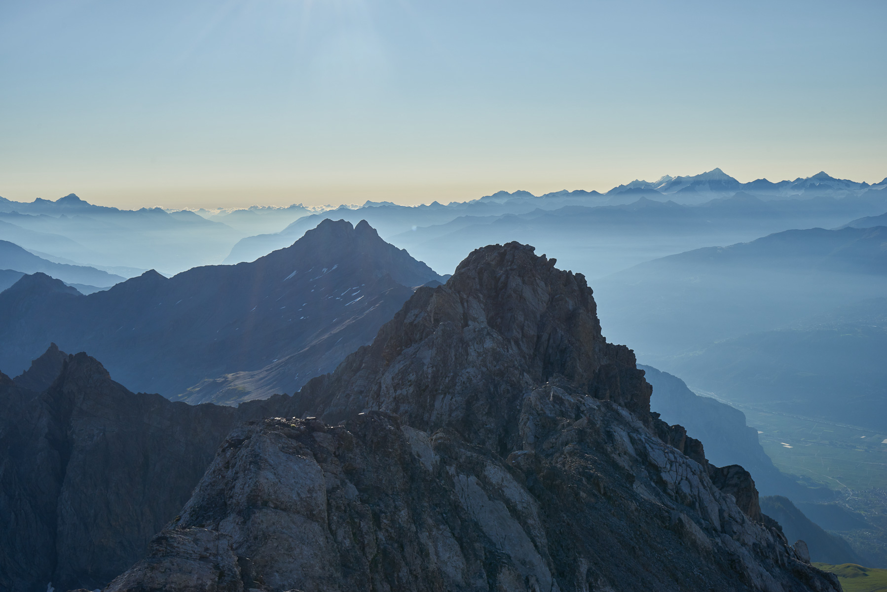 Haut de Cry mit Rhontal, dem Bietschhorn und den Walliser Alpen