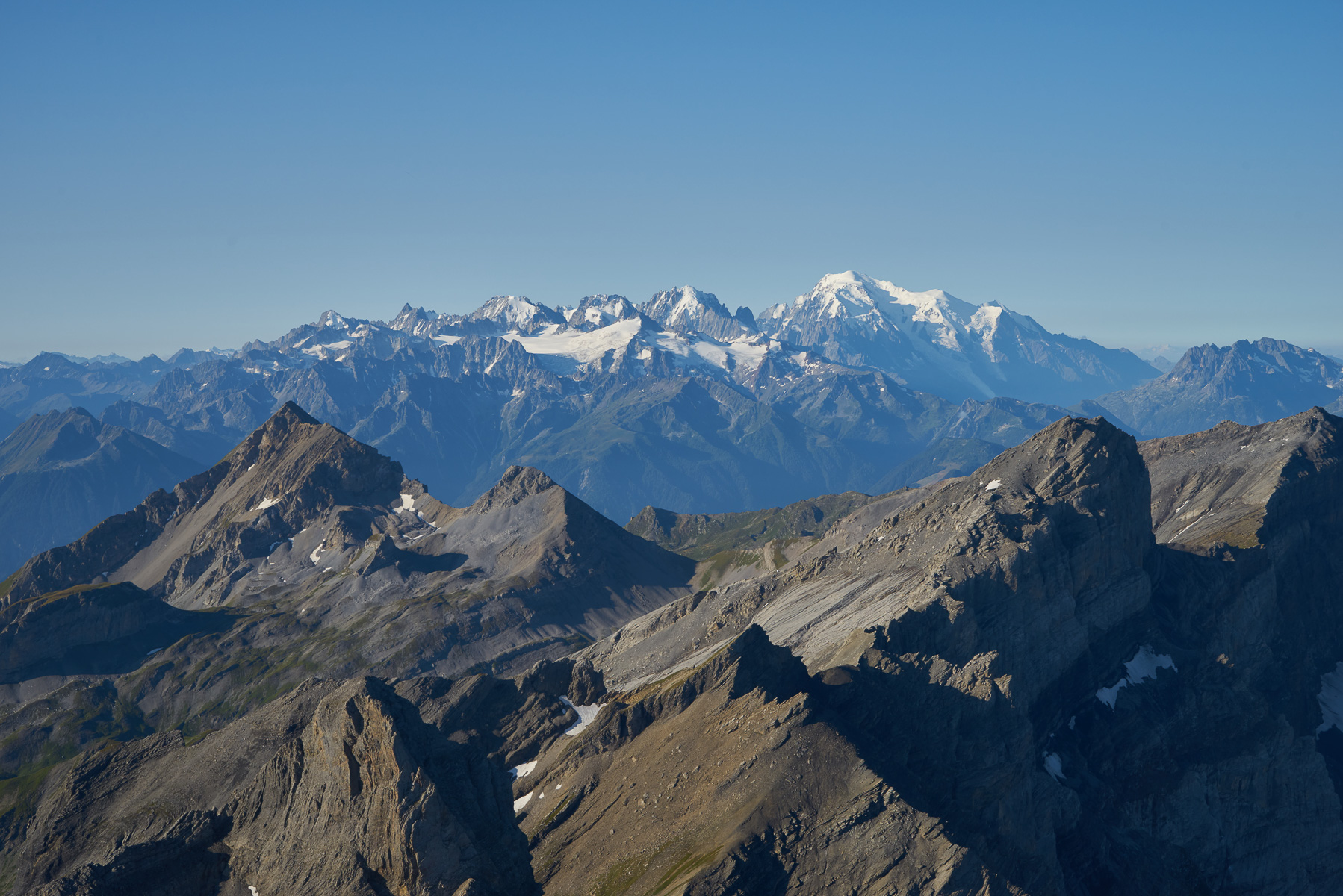 Die Berge um Aiguille d'Argentière und Mont Blanc - im Vordergrund Grand Chavalard (links) und Dent Favre (rechts)