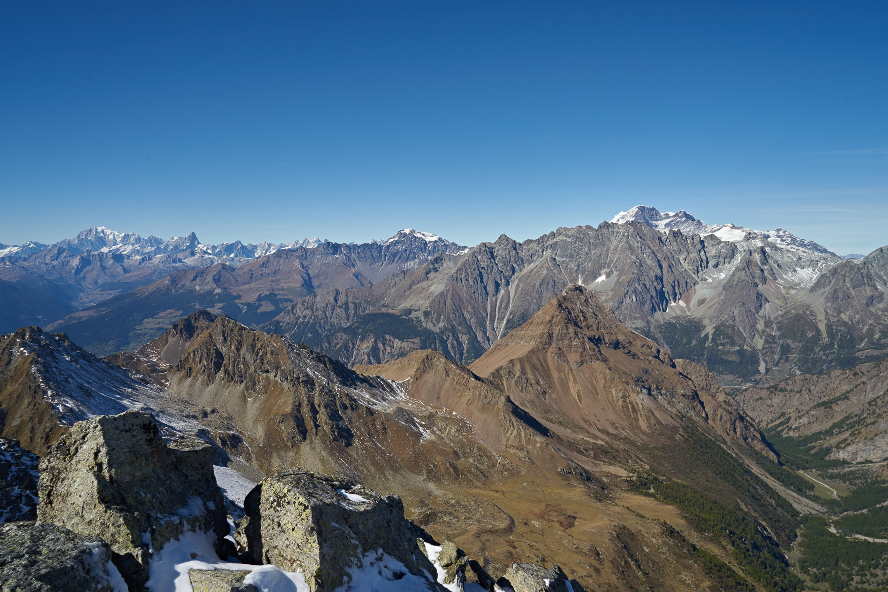 Blick auf Mont Blanc, Grandes Jorasses, Mont Vélan und Grand Combin