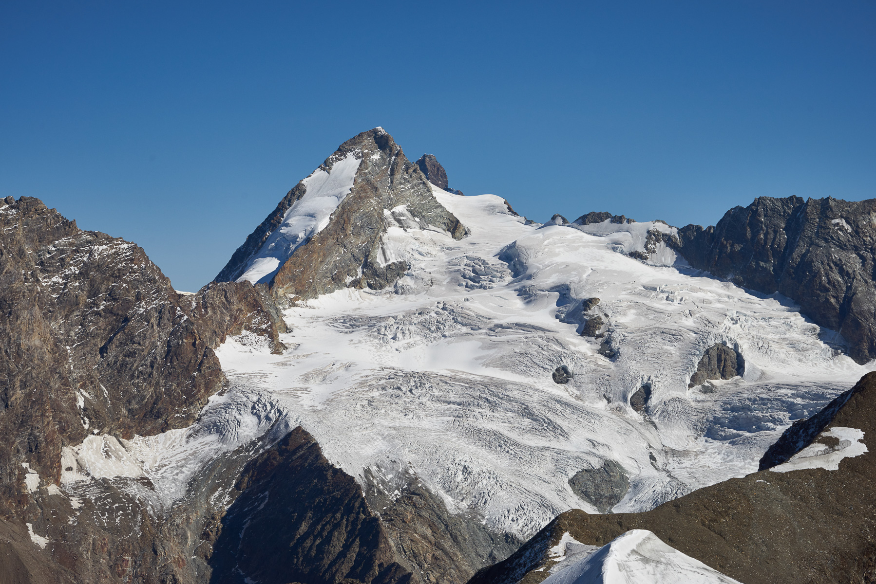 Dent d'Hérens - dahinter lugt das Matterhorn hervor.