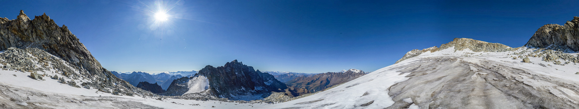 Statt Gipfel- gibt es nur ein Gletscherpanorama.