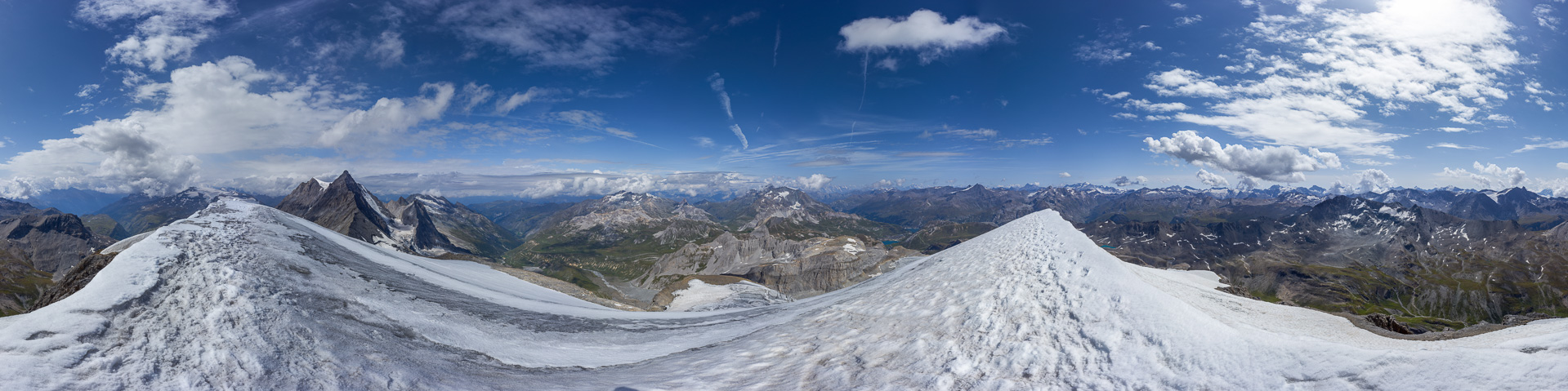 Das Gipfelpanorama von einem schönen Aussichtsberg mitten in der Vanoise.