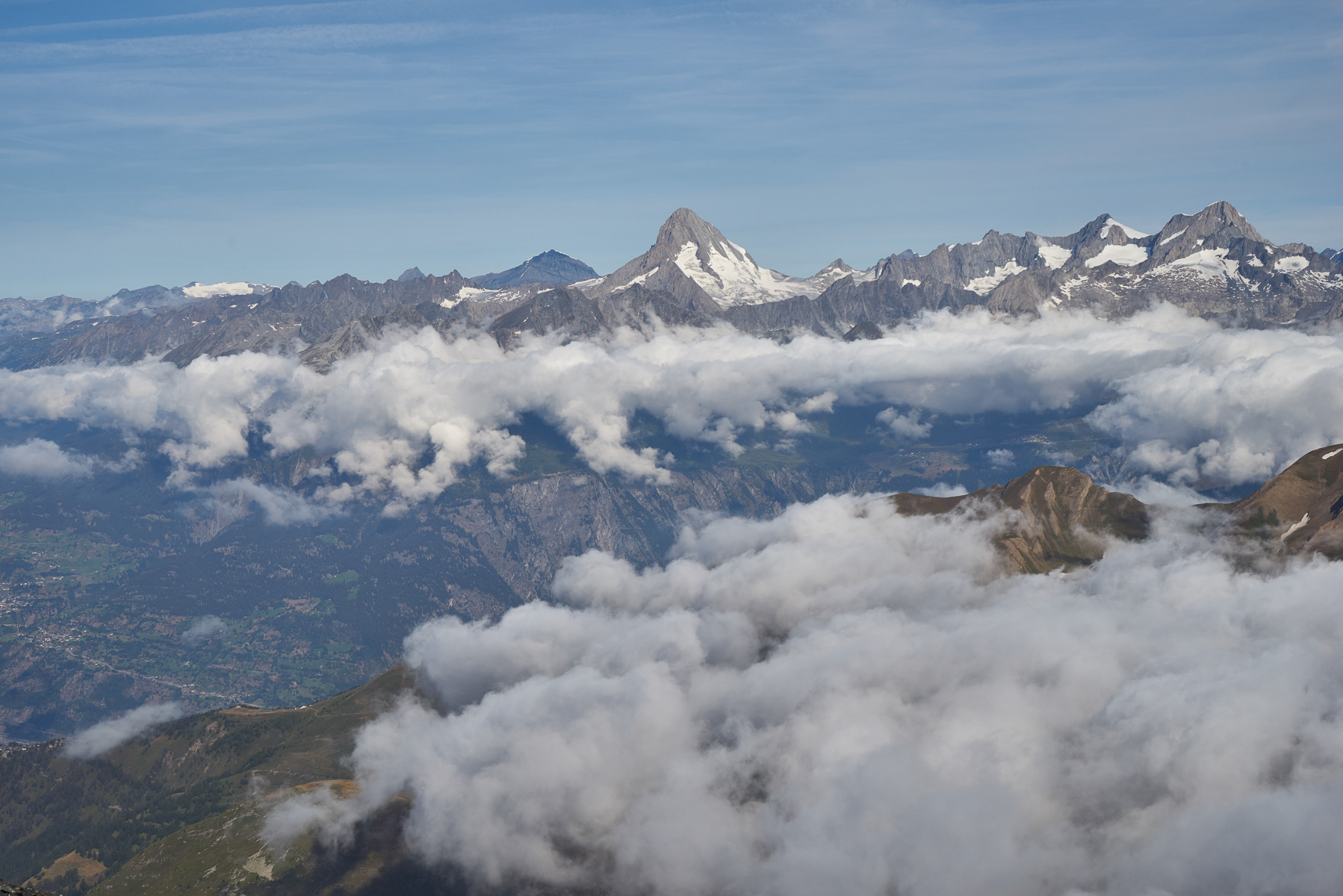 Blick zum Finsteraarhorn und die Berner Alpen