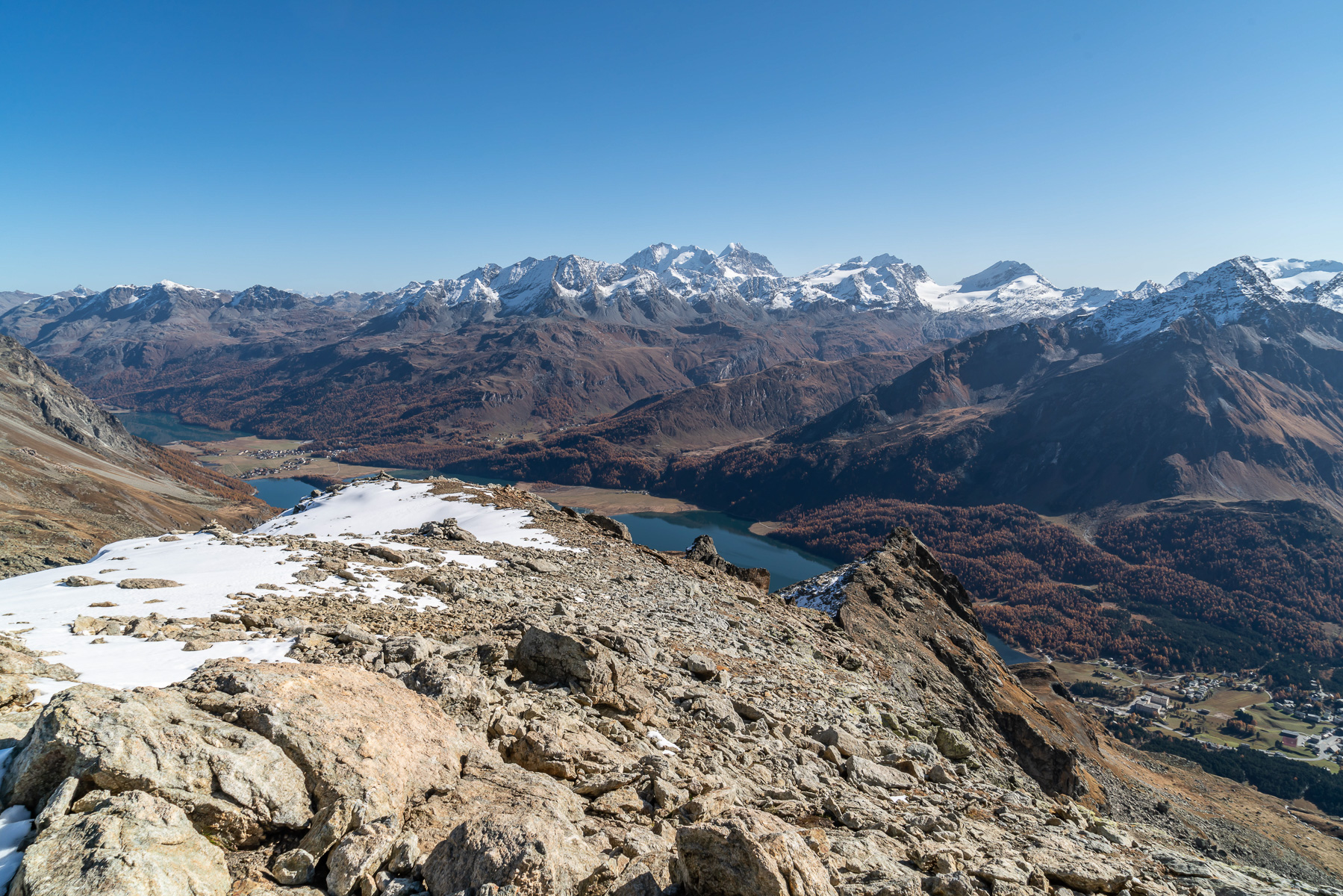 Blick über die Oberengadiner Seen zur Bernina-Gruppe