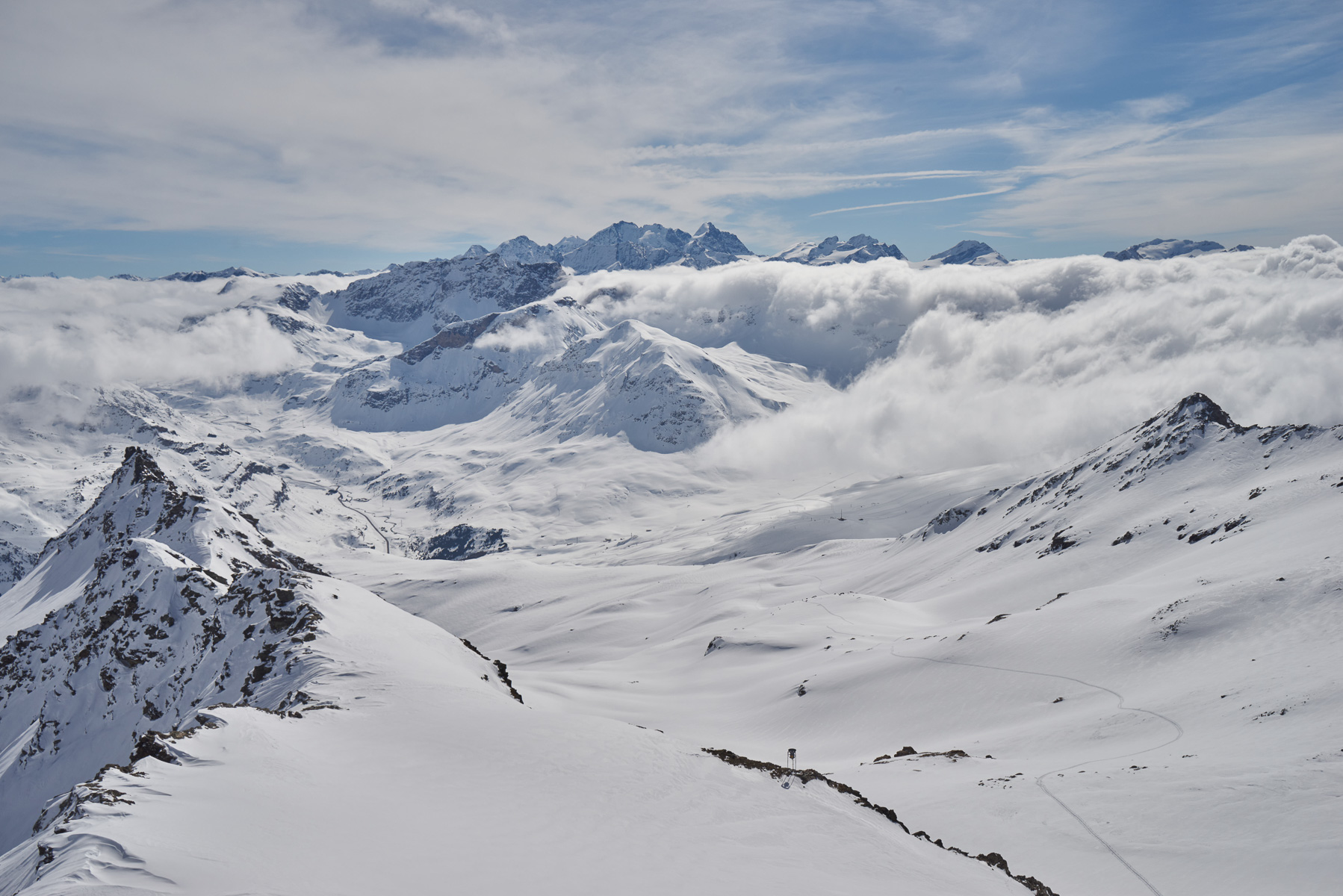 Blick über die Aufstiegsspur in die Berninagruppe