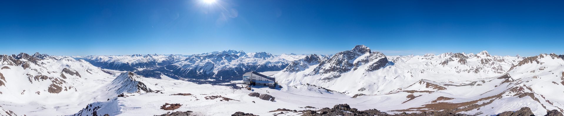 Gipfelpanorama hoch über St. Moritz