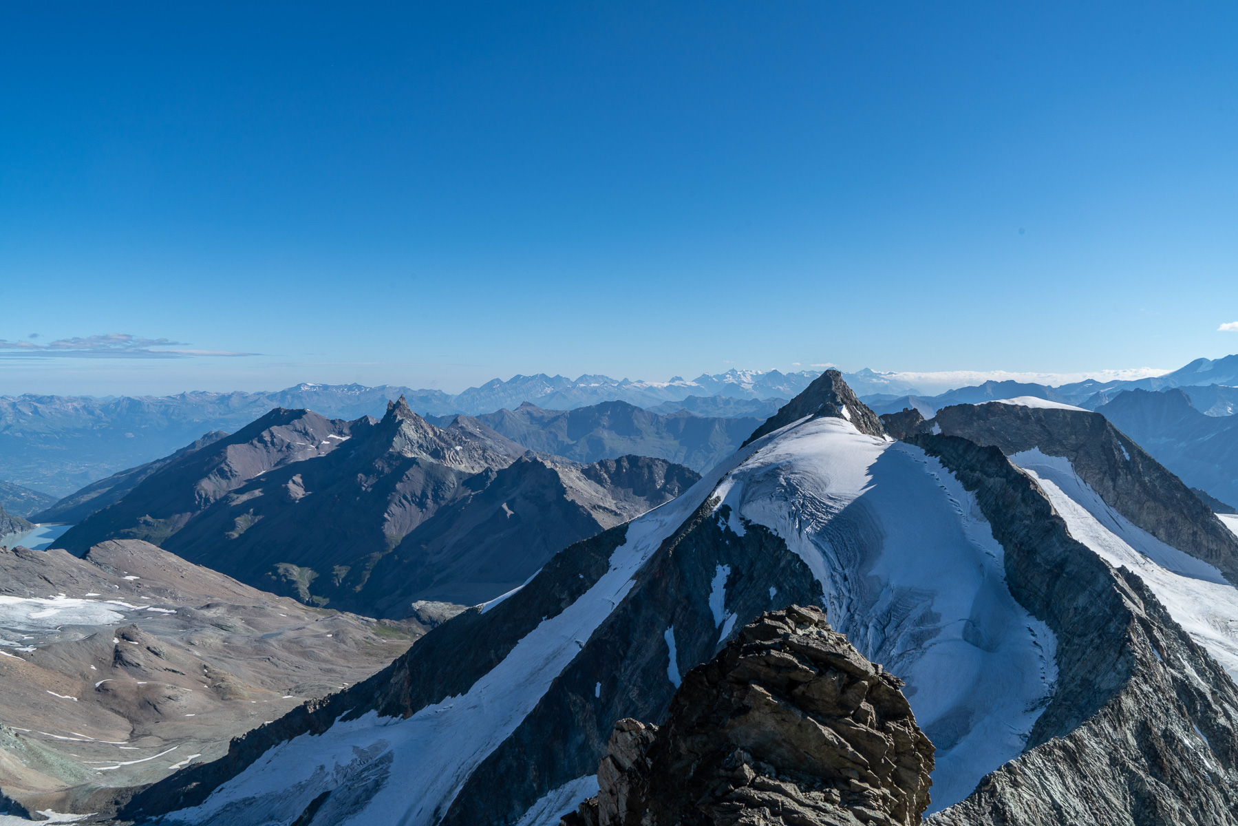 Mont Blanc de Cheilon und die Berner Alpen