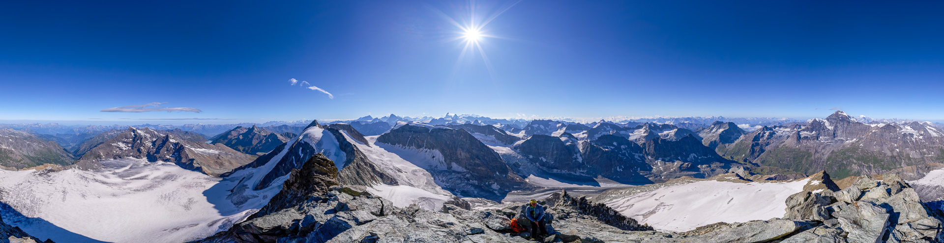 Was für ein grandioses Panorama vom höchsten eisfreien Wandergipfel der Alpen!