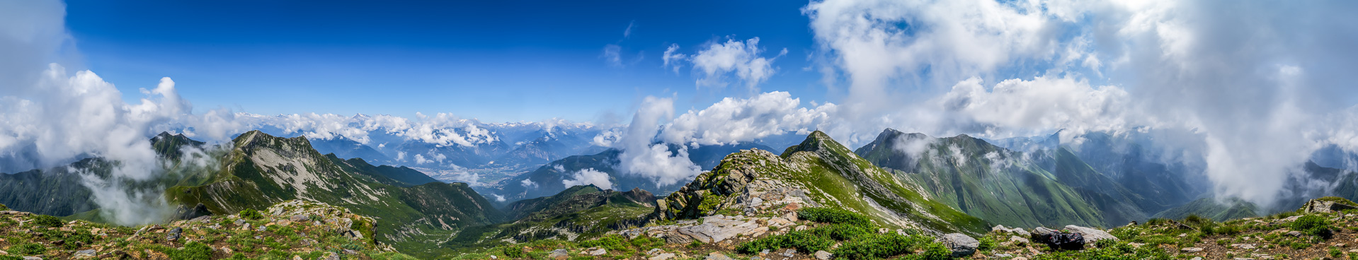 Der Hauptgipfel des Val Grande hüllt sich leider in Wolken - doch für ein schnelles Panorama hat es gerade noch gelangt.