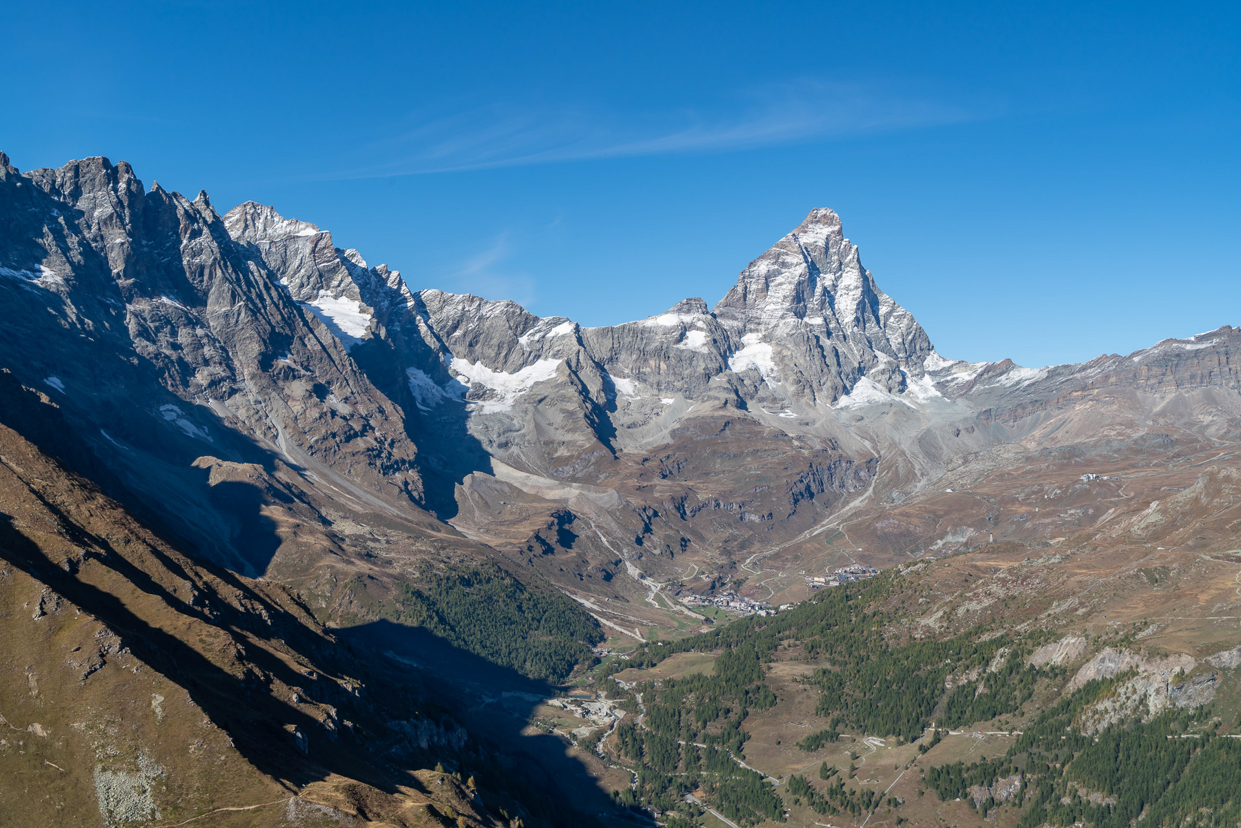 Und weiter strahlt das Matterhorn über Breuil