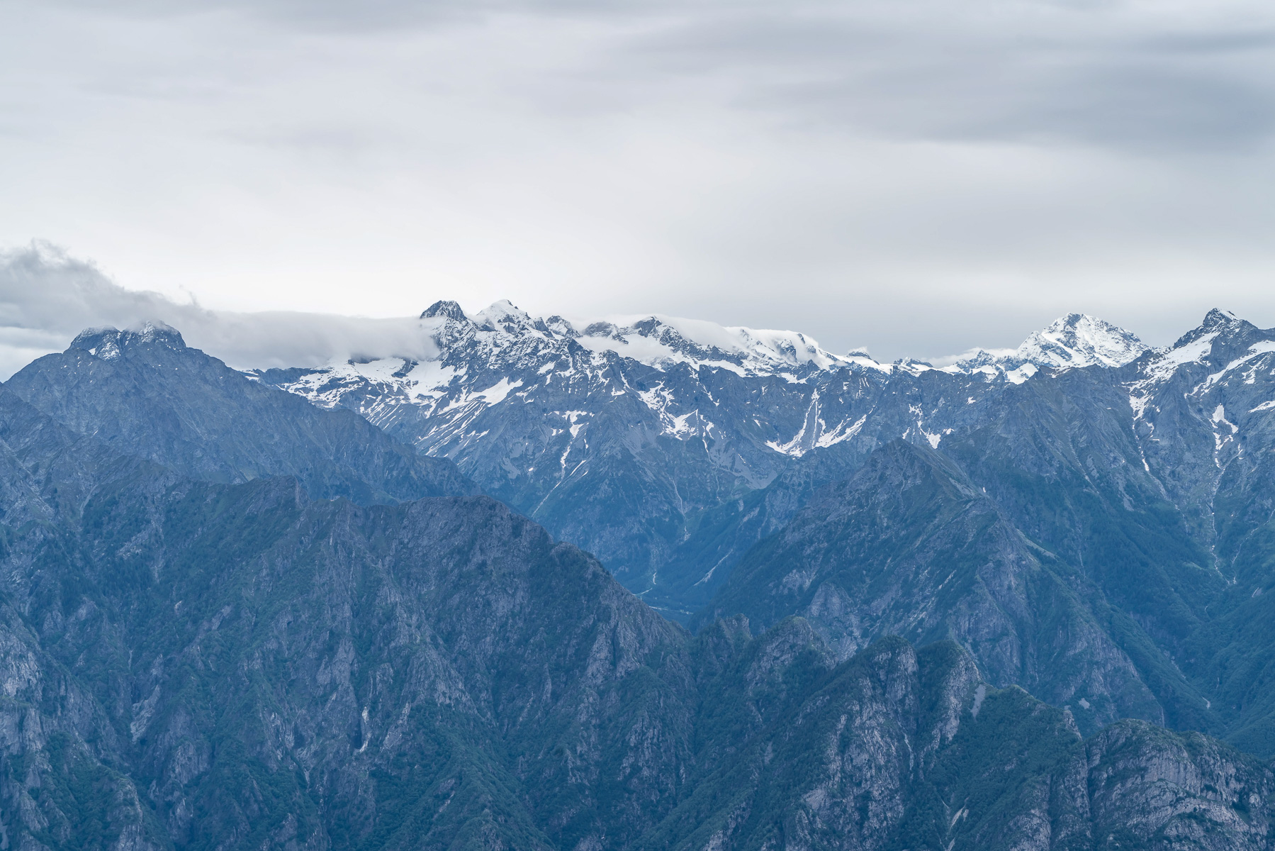 Blick auf die Bergeller Riesen Badile, Cengalo und Monte Disgrazia