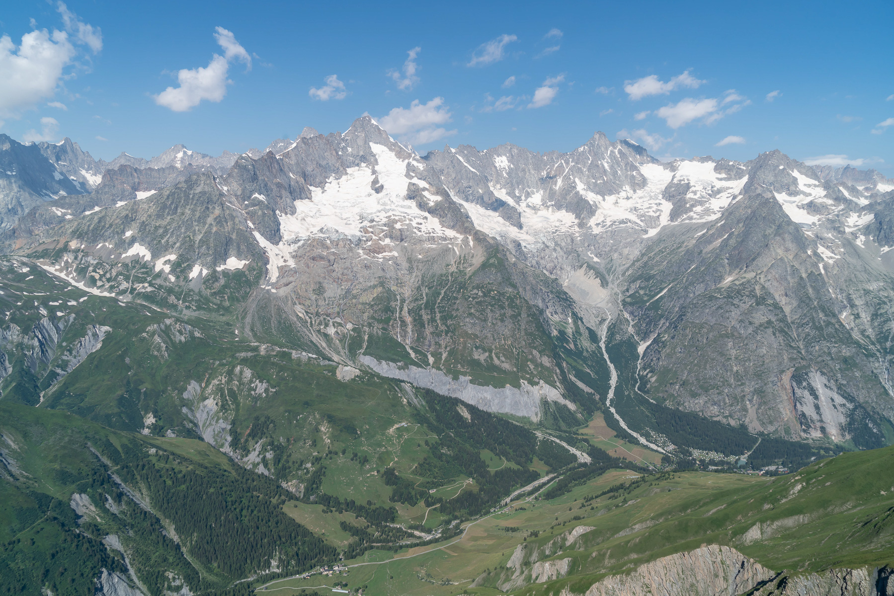 Blick ins hintere Val Ferret mit Mont Dolent und Tour Noir