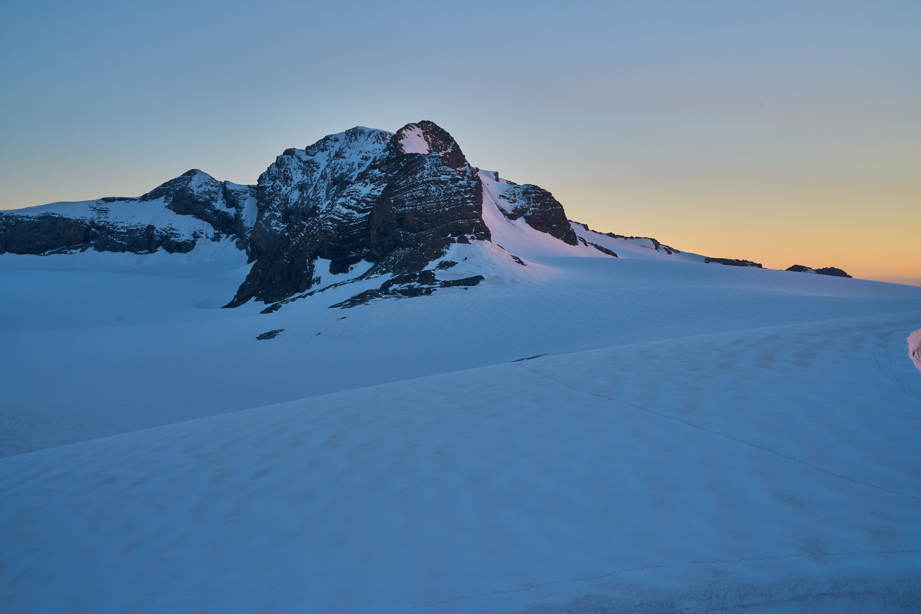 Blick zum Gipfelziel, dem Clariden - davor das Claridenhorn