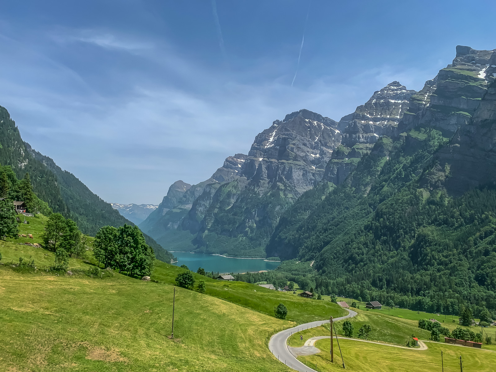 rechts die Wände des Glärnisch-Massivs