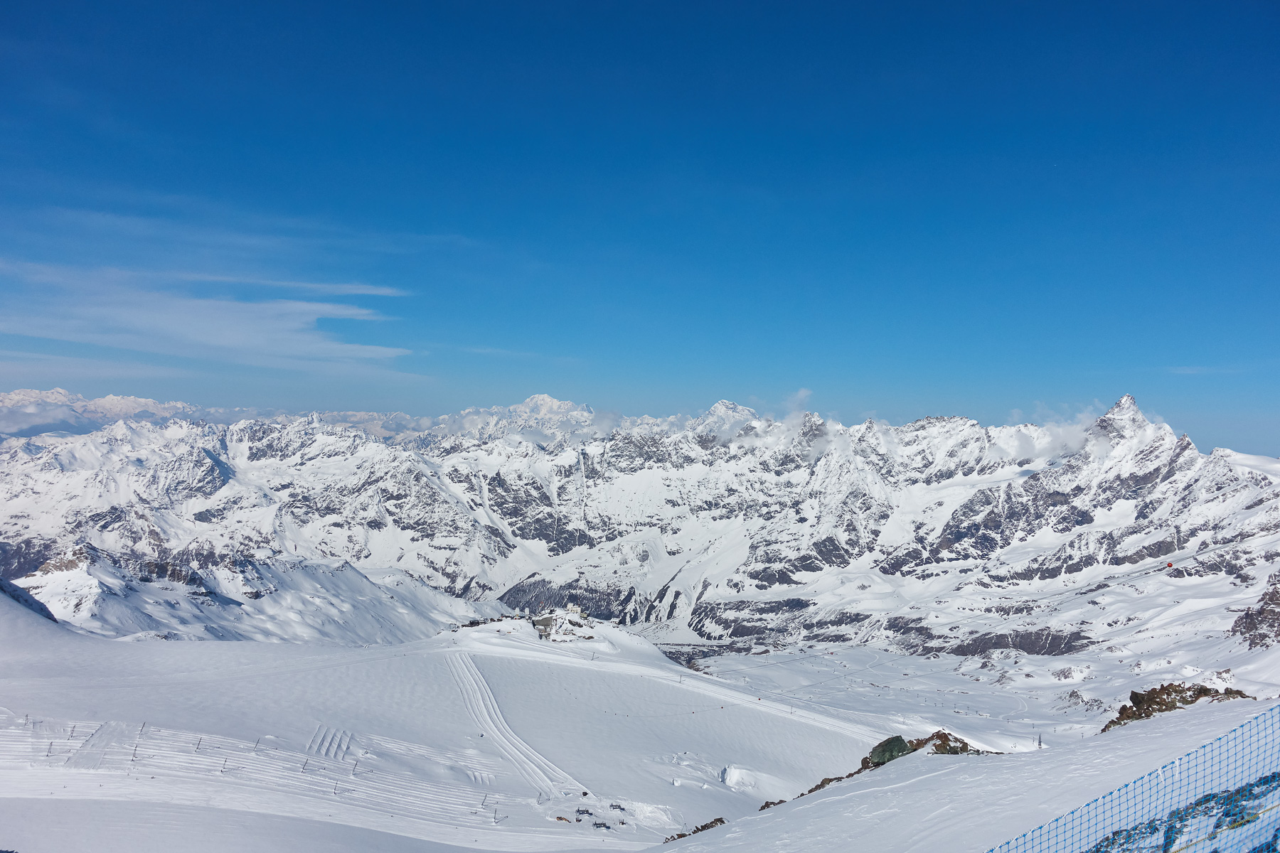 Blick zum Mont Blanc, Grand Combin und Matterhorn
