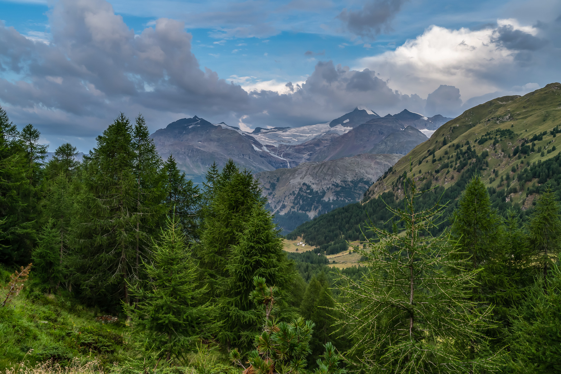 Über der Bernina braut sich bereits ein Gewitter zusammen