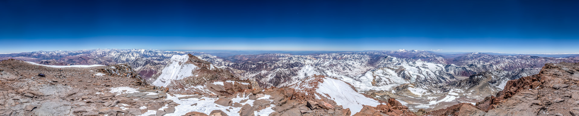 Das Gipfelpanorama mit unendlich weiter und ungetrübter Sicht!