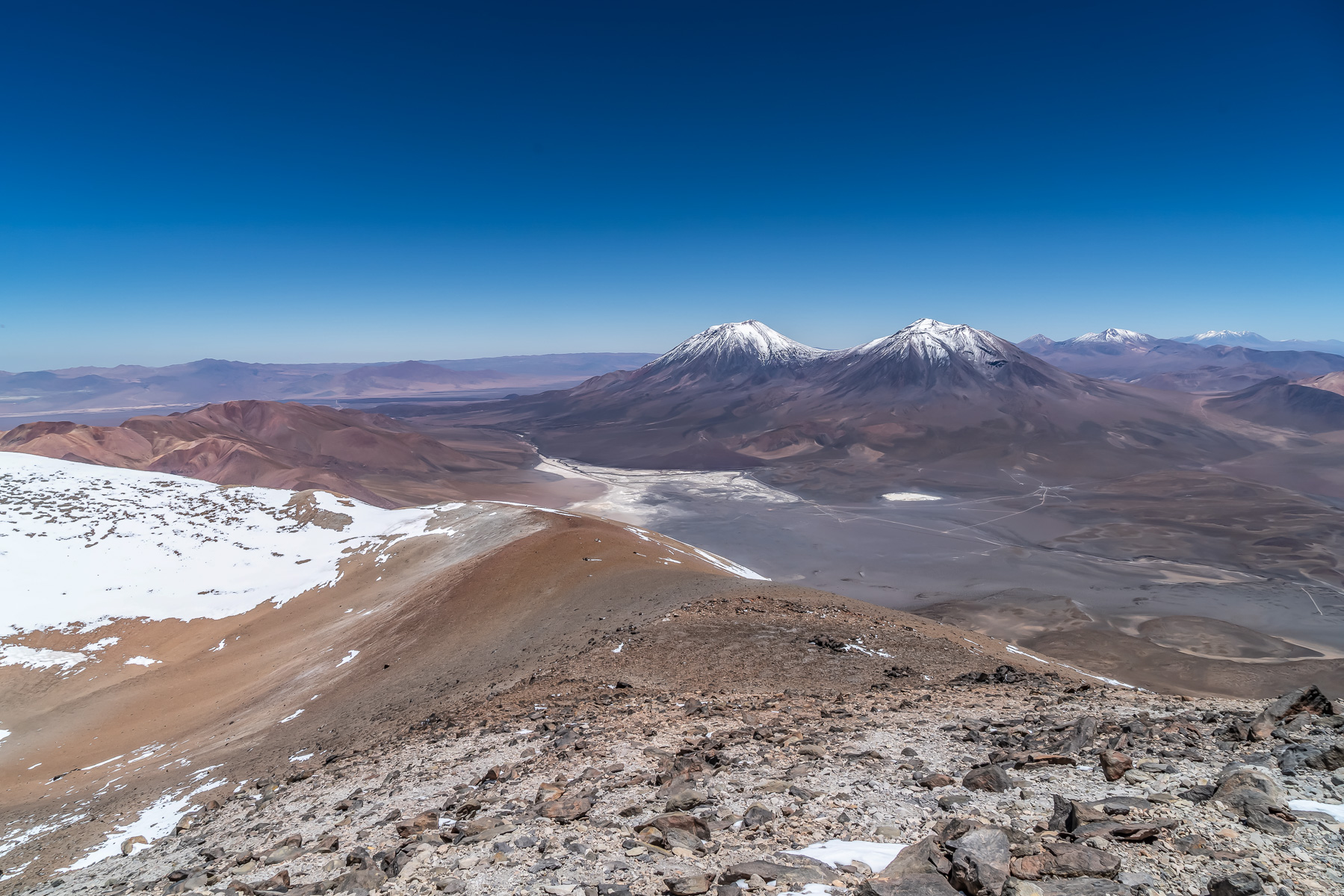 Blick zu den Nachbarvulkanen San Pedro und San Pablo