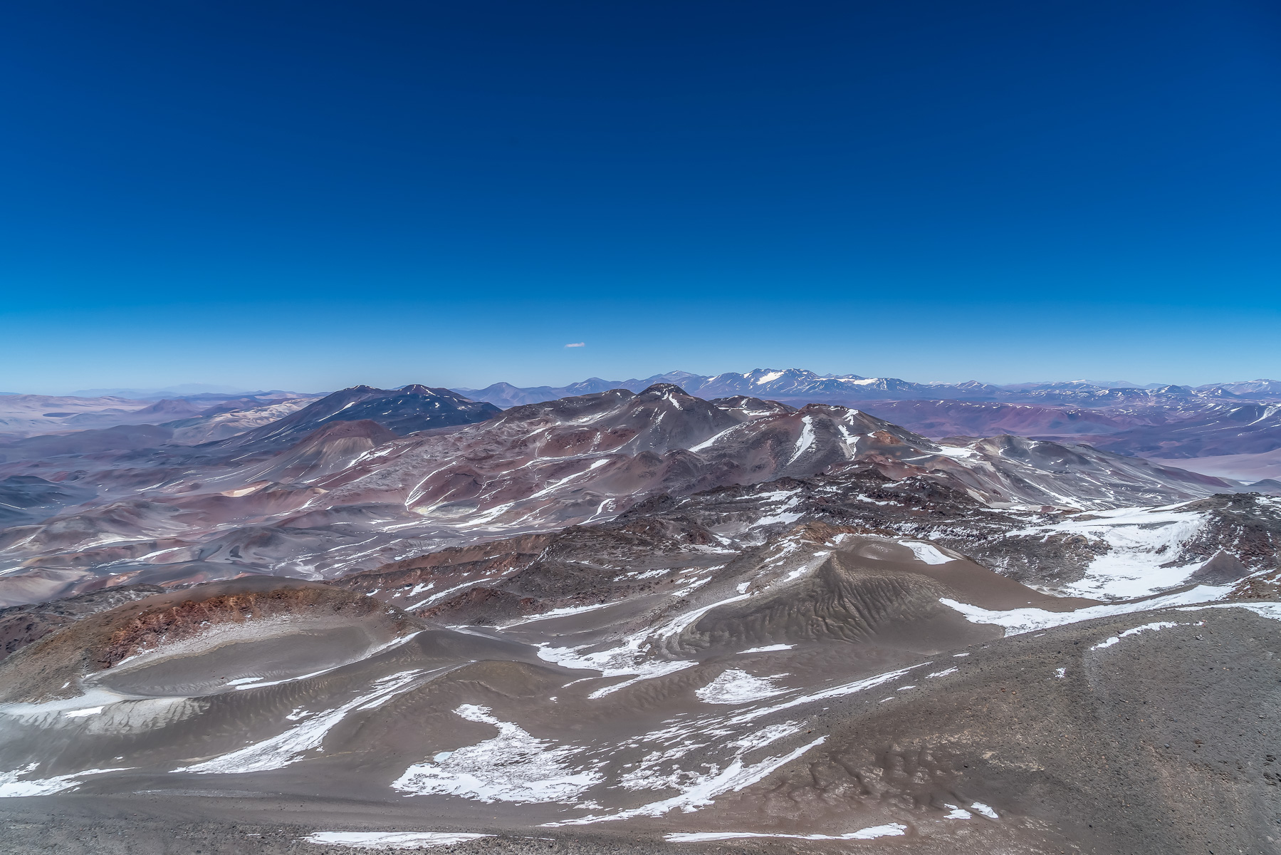 Im Süden thronen Monte Pissis und Bonete Chico.