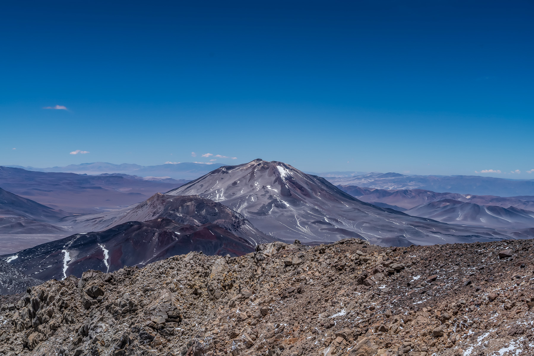 Gegenüber der mächtige Incahuasi