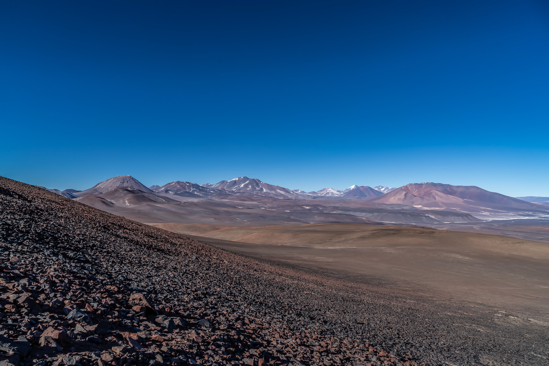 Im Hintergrund Ojos del Salado und Tres Cruces