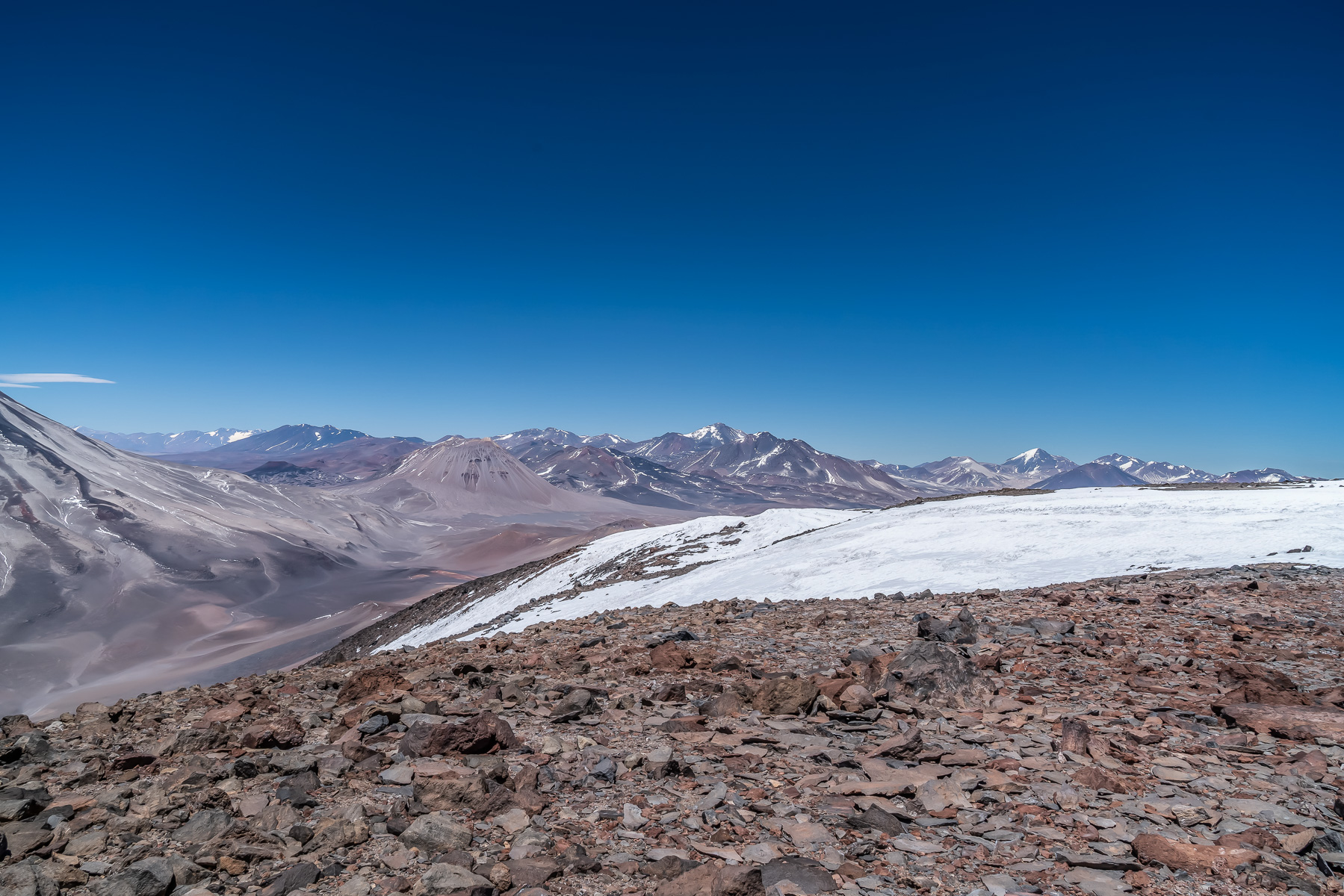 Blick zum Ojos del Salado und Tres Cruces