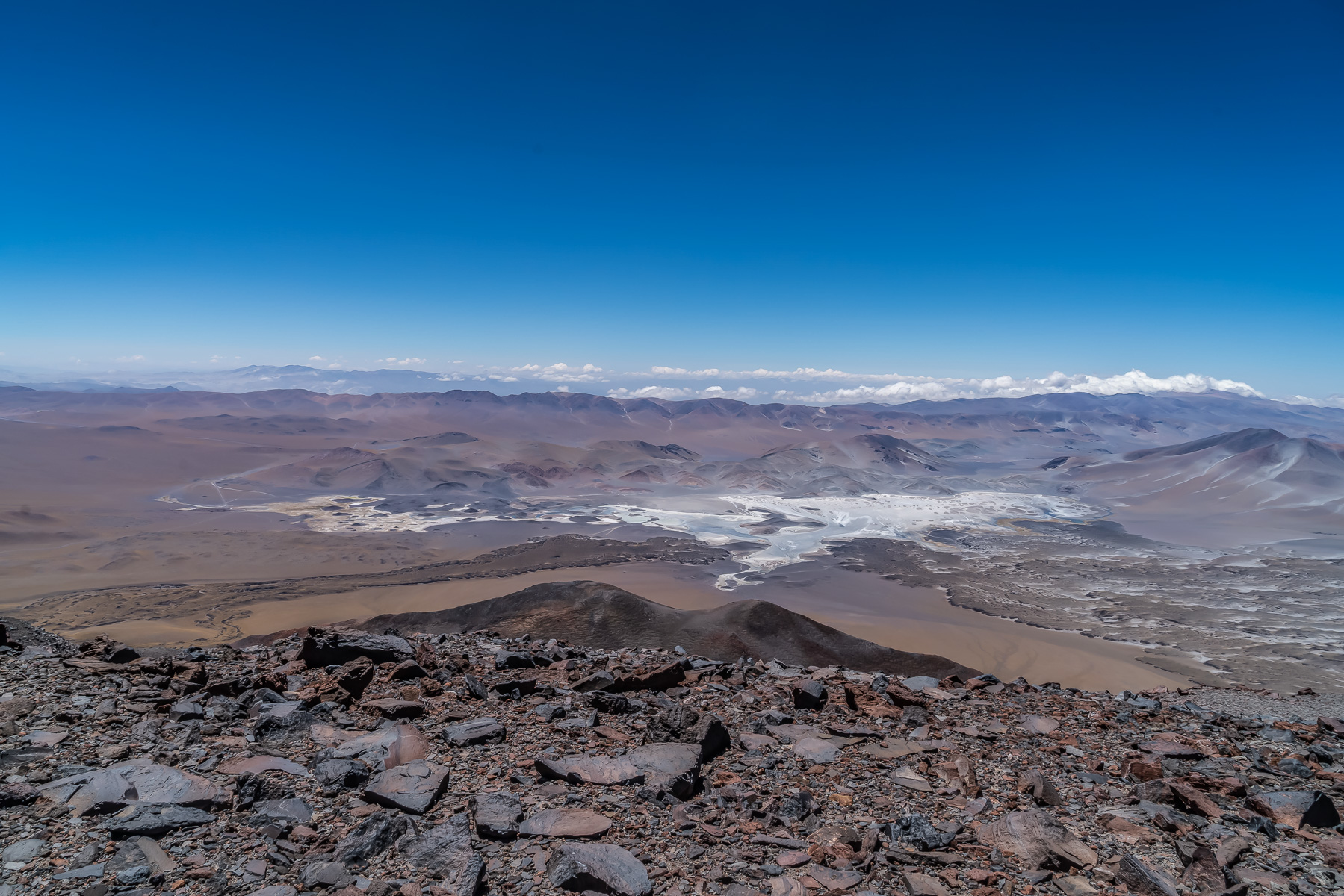 Blick nach Argentinien mit den heißen Quellen.