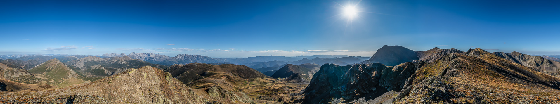 Obschon es nur eine kleine Graterhebung ist, gefällt der Blick zu den Picos de Europa außerordentlich!
