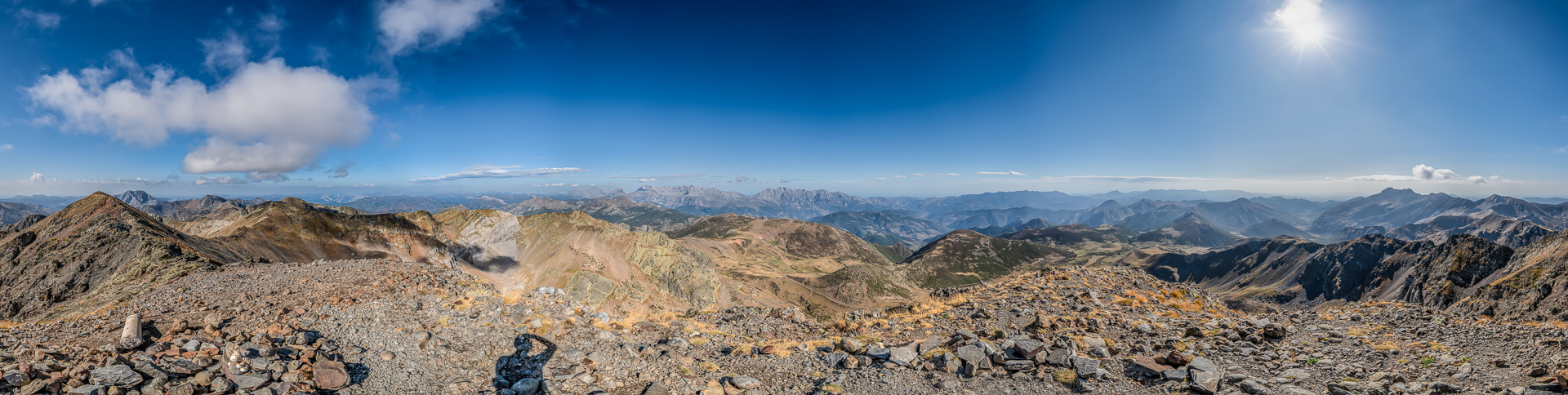 Eine Ausichtswarte ersten Ranges, handelt es sich ja um den höchsten Berg des kantabrischen Gebirges außerhalb der Picos.